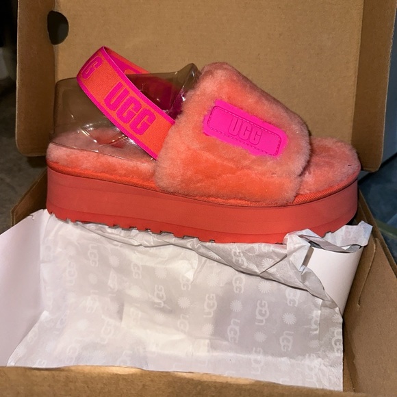 UGG SLIPPERS - Picture 3 of 3